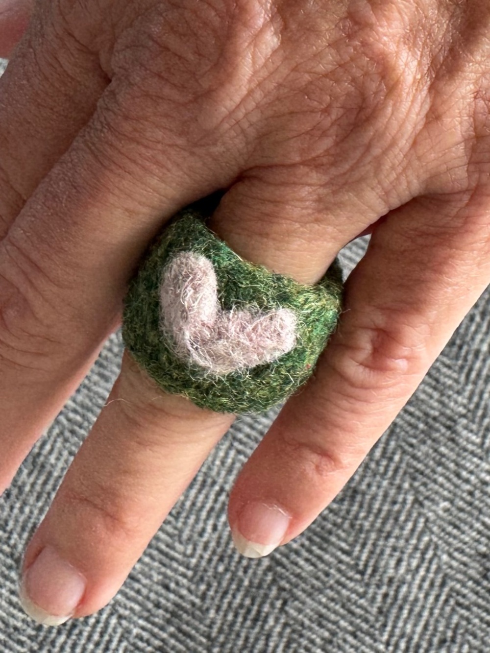 NWOT, HANDMADE FELT RING WITH HEART - Picture 2 of 6